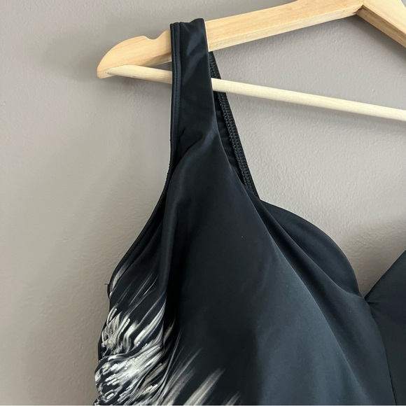 Miraclesuit Silver Shores Temptress 1 Piece Swimsuit Tummy Control Black Sz 18 - Picture 7 of 16